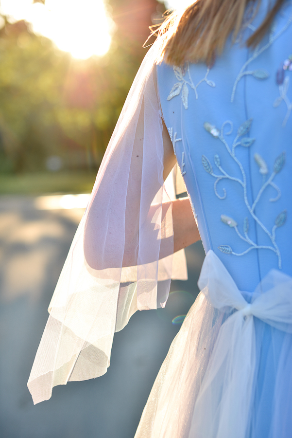 вышивка на свадебном платье ручной работы