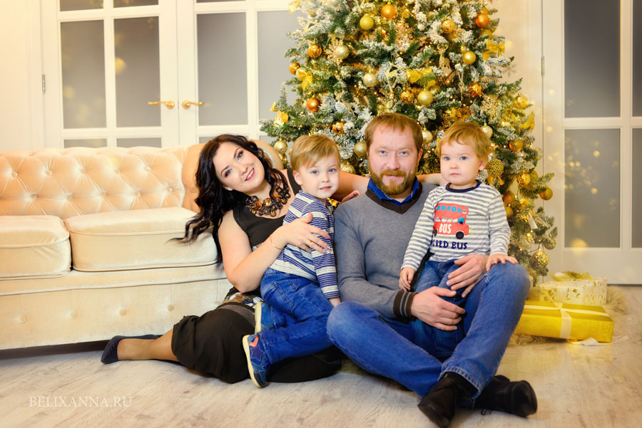 Новогодняя семейная фотосессия в студии Воронеж
